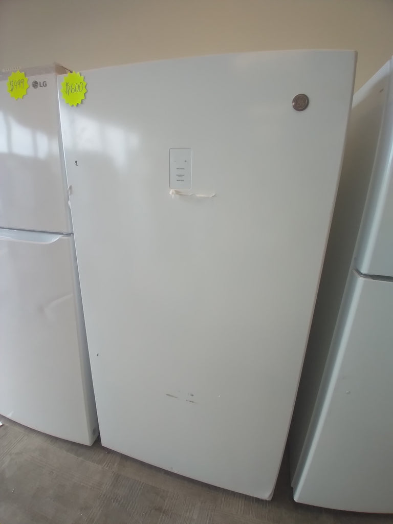 Upright Freezer FVF17DLRDWW New (Scratch and dent)